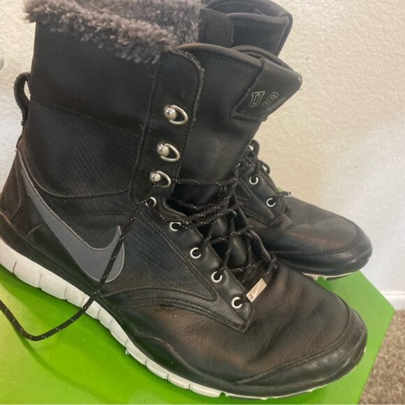 Team USA staff Nike Black and Gray Rain & Snow Boots with Fuzzy Lining - Picture 12 of 12